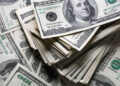 Após dois dias de alta, dólar abre estável a R$ 5,18